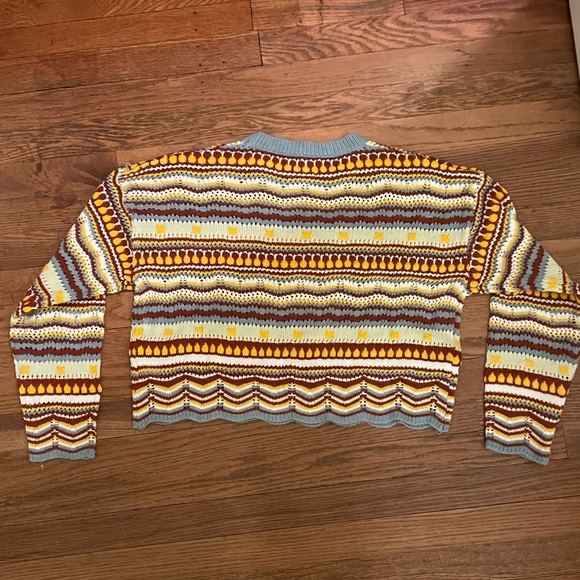 Lightweight Knit Patterned Sweater - Picture 2 of 6